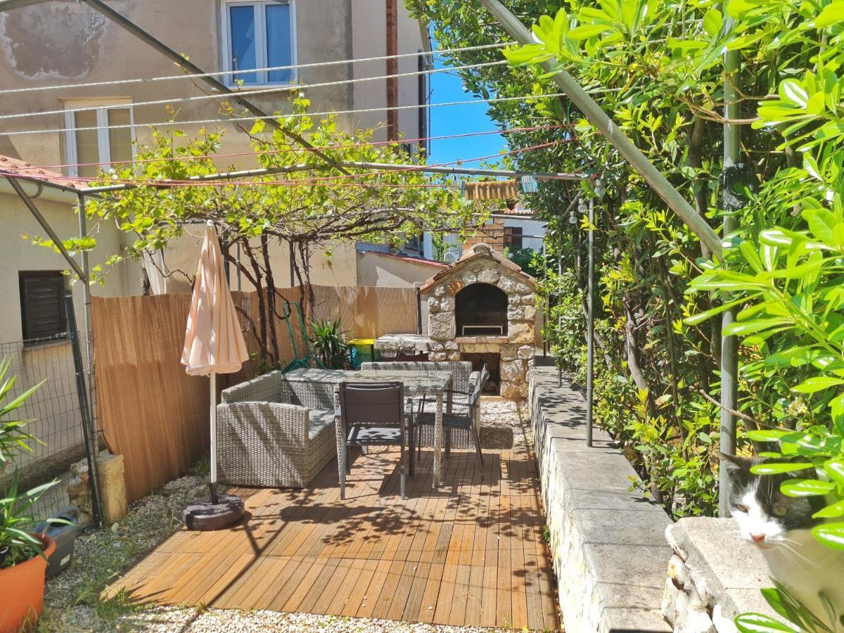 Holiday Place Veli Dvor - Vacation House With Private Garden In Old Town פונאנט מראה חיצוני תמונה
