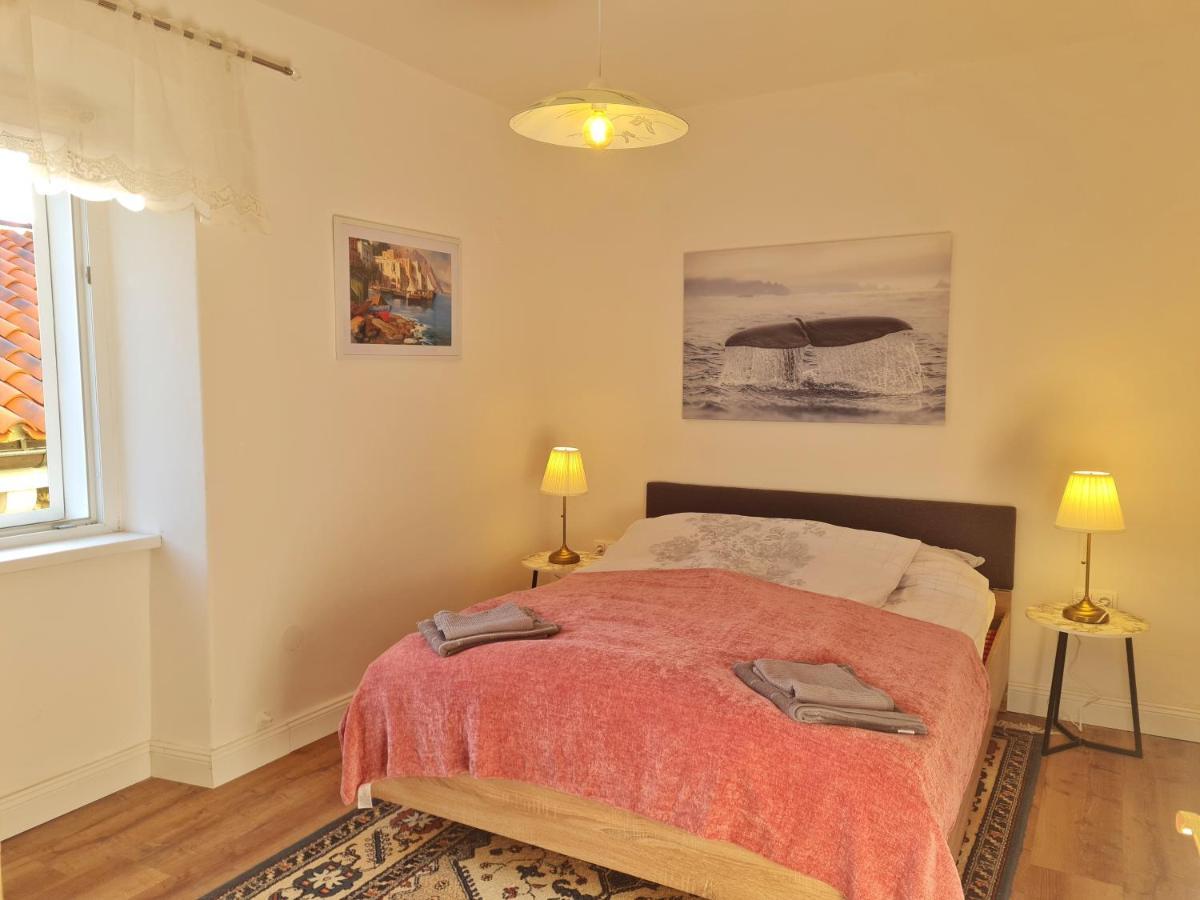 Holiday Place Veli Dvor - Vacation House With Private Garden In Old Town פונאנט מראה חיצוני תמונה