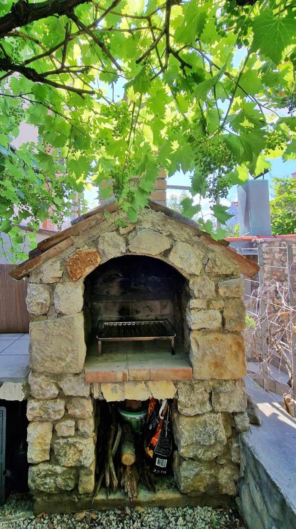 Holiday Place Veli Dvor - Vacation House With Private Garden In Old Town פונאנט מראה חיצוני תמונה