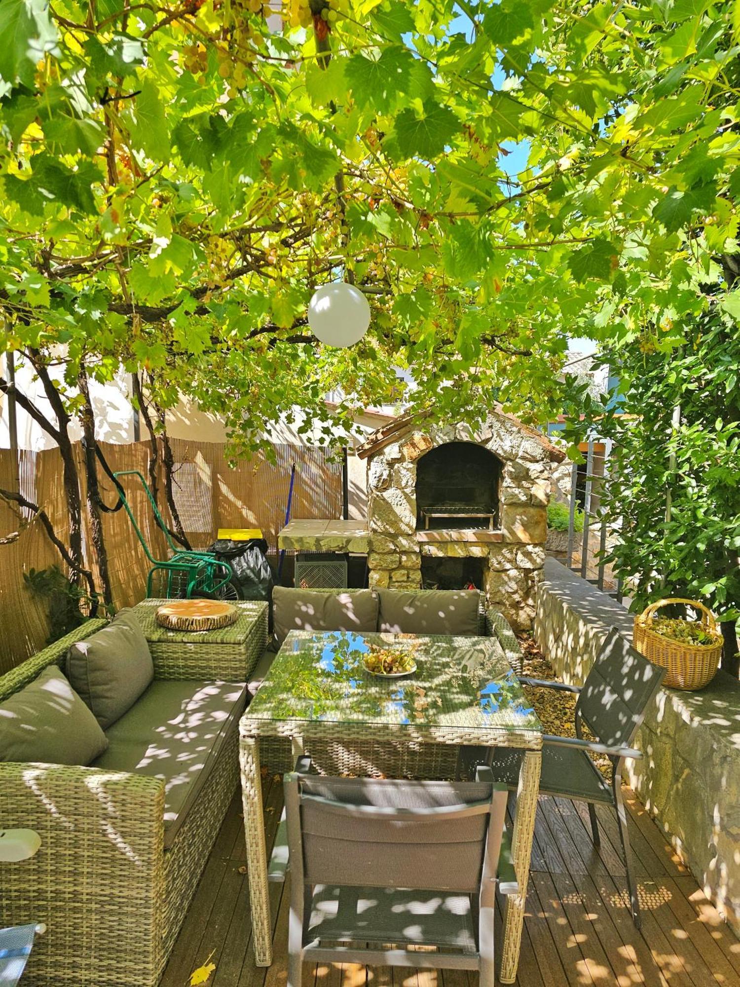 Holiday Place Veli Dvor - Vacation House With Private Garden In Old Town פונאנט מראה חיצוני תמונה